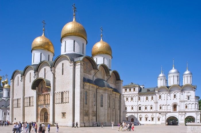 nhà thờ Dormition ở Moscow, biểu tượng kiến trúc nhà thờ của Nga
