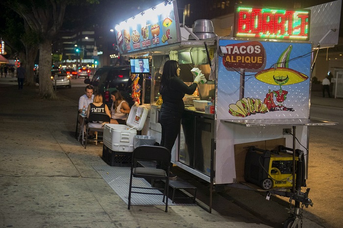 xe tải đồ ăn tại thành phố ẩm thực ở Mỹ Los Angeles