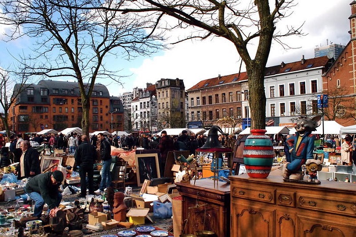 dạo quanh chợ trời là trải nghiệm miễn phí ở Paris