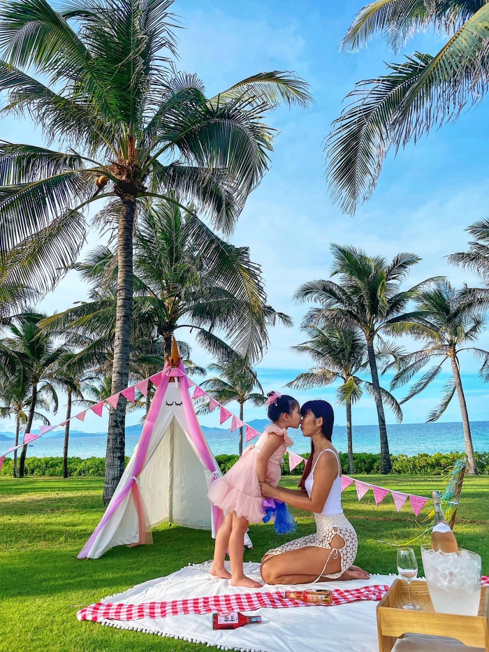 Hà Anh nghỉ dưỡng hè