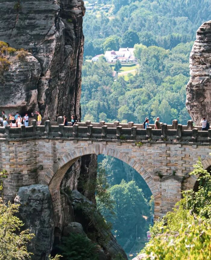 Những cây cầu cổ đẹp nhất thế giới: Kiến trúc trăm tuổi trường tồn theo thời gian