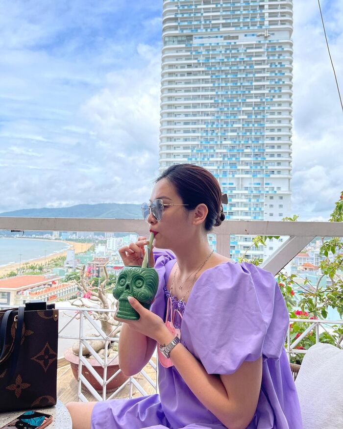 Đâu chỉ có bãi tắm nổi tiếng, các quán cà phê đẹp ở Quy Nhơn cũng đủ sức ‘gây thương nhớ’ bao du khách