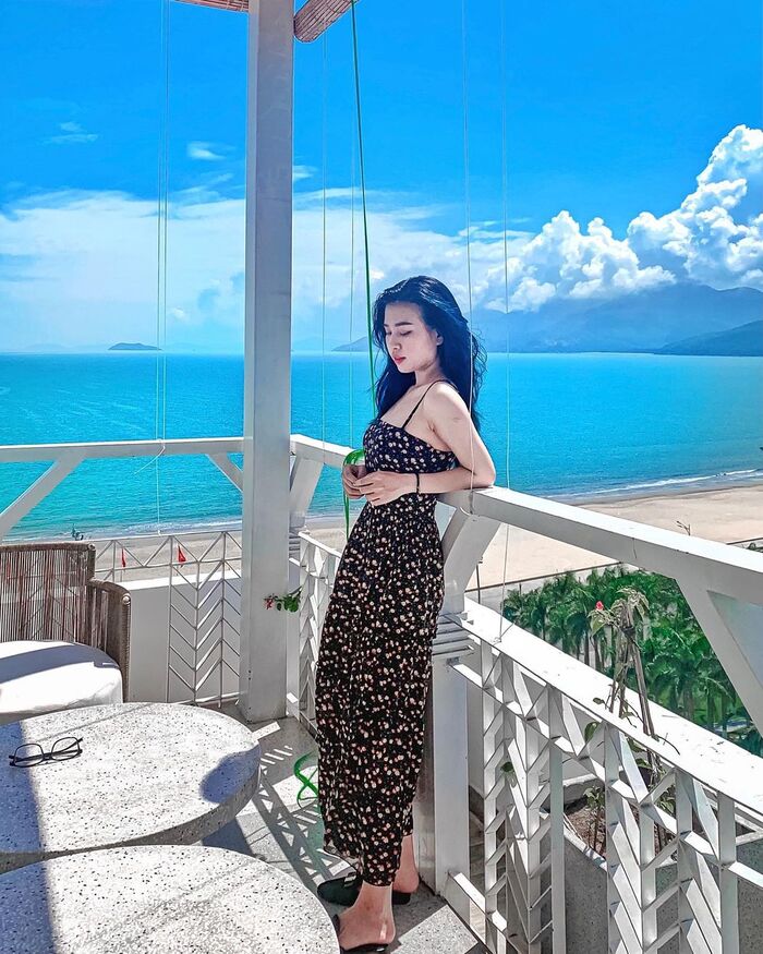 Đâu chỉ có bãi tắm nổi tiếng, các quán cà phê đẹp ở Quy Nhơn cũng đủ sức ‘gây thương nhớ’ bao du khách