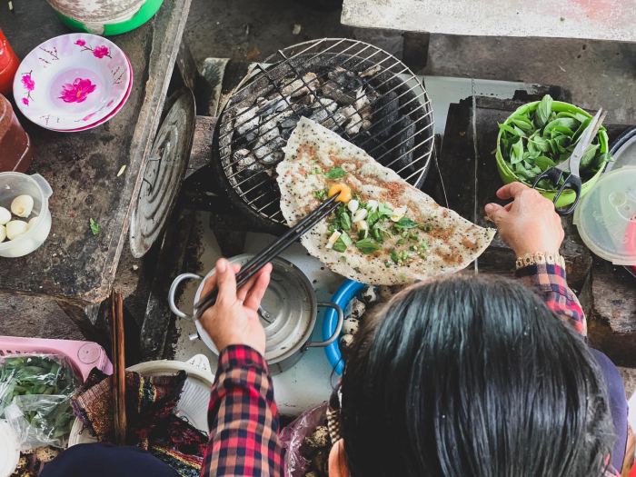 cô 9 quán ăn ở đảo Phú Quý 