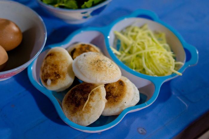 Bà Tôn quán ăn ở đảo Phú Quý 