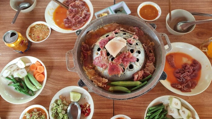 Món bò leo núi An Giang có hương vị thịt bò nướng trên lửa than hoa rất đặc trưng, mang mùi thơm dễ chịu và rất đưa miệng. 