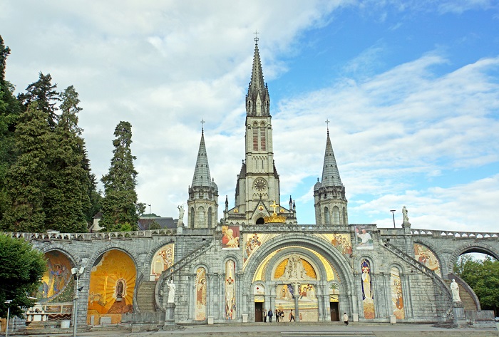 du lịch Lourdes Pháp 