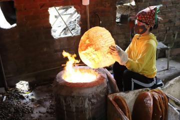 Bước vào hành trình khám phá hương vị ẩm thực truyền thống tại làng bánh đa Thổ Hà