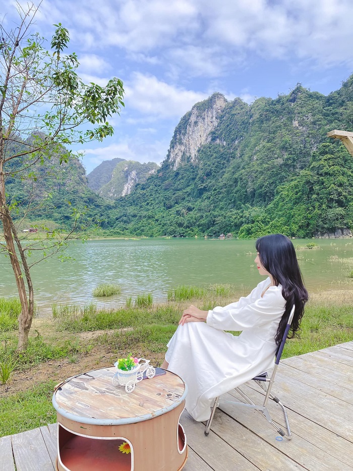 Hồ Nong Dùng trong xanh, mộng mơ, là địa điểm dã ngoại ở Lạng Sơn