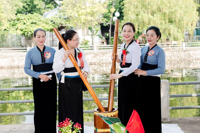 Lễ hội Xíp xí Tây Bắc còn được gọi là Tết trẻ em và cũng là dịp để gia đình quây quần