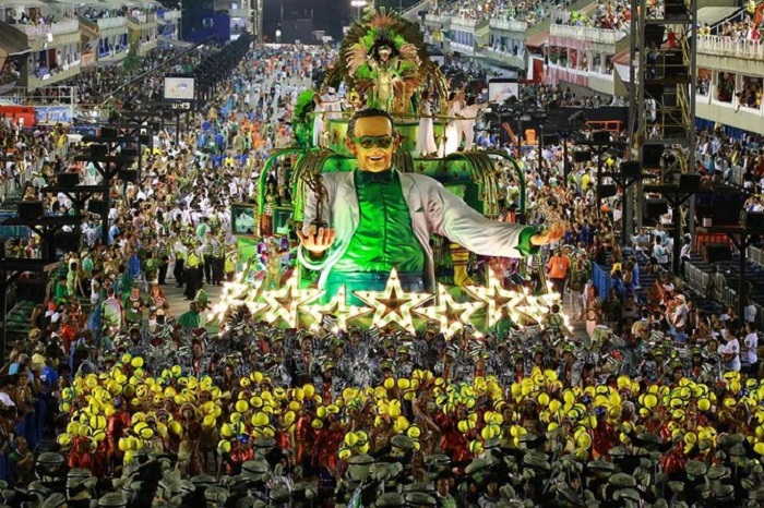 Tham dự lễ hội tại Sao Paulo - địa điểm tổ chức lễ hội lớn nhất Brazil – và hòa mình vào những điệu nhảy thú vị