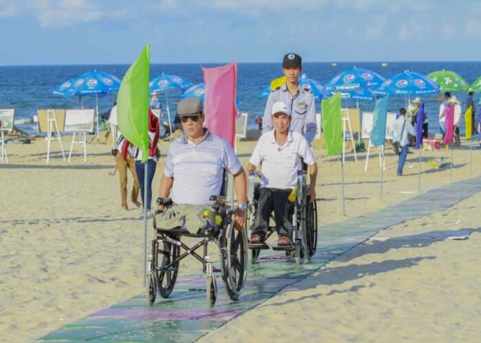biển Đà Nẵng là điểm du lịch tiếp cận cho người khuyết tật ở 3 miền
