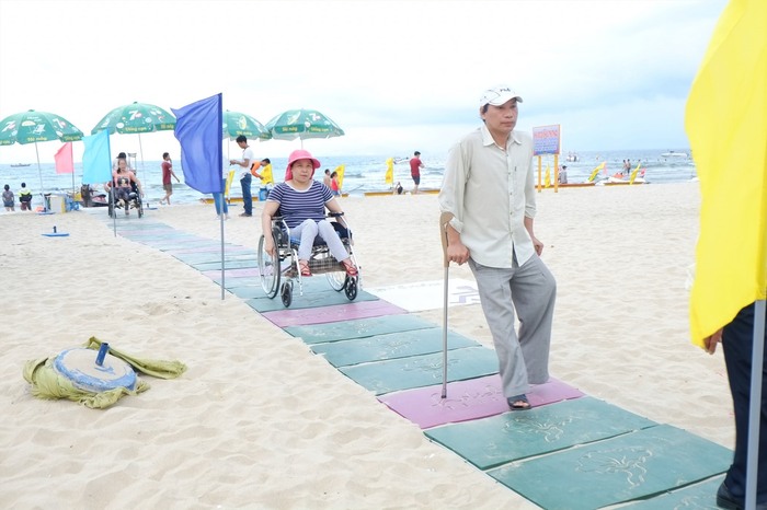 biển Đà Nẵng là điểm du lịch tiếp cận cho người khuyết tật ở 3 miền