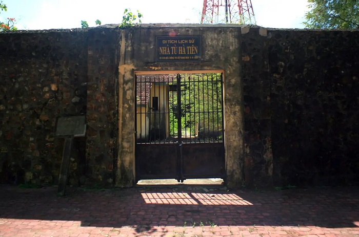 Nhà tù Hà Tiên là di tích lịch sử về một thời kỳ đầy đau thương của nhân dân ta chờ bạn du lịch Hà Tiên Kiên Giang