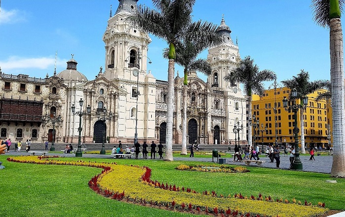 Ghé thăm Plaza de Armas để tìm hiểu về lịch sử thành phố là một trong những hoạt động thú vị nhất Lima