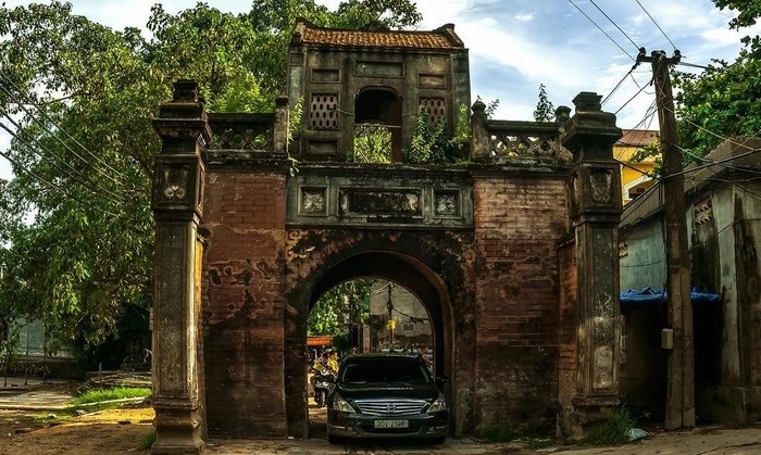 Cổng làng Thổ Hà Bắc Giang như một biểu tượng bất biến của ngôi làng
