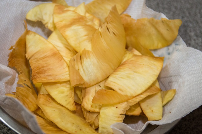 Breadfruit Chips là một trong những món ăn độc đáo nhất Seychelles làm từ trái cây nhiệt đới