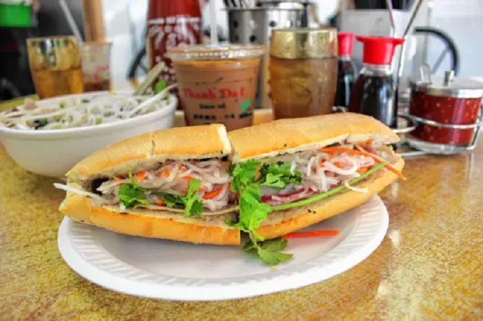 Nếu bạn đang tìm kiếm quán ăn Việt hàng đầu New York phục vụ bánh mì truyền thống hấp dẫn, hãy ghé qua Thanh Da