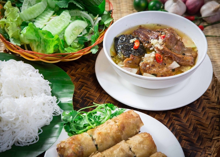 Quán bún chả ngon ở Hà Nội - Bún chả Hà Nội là một trong những món ăn đặc sản nổi tiếng nhất của Việt Nam