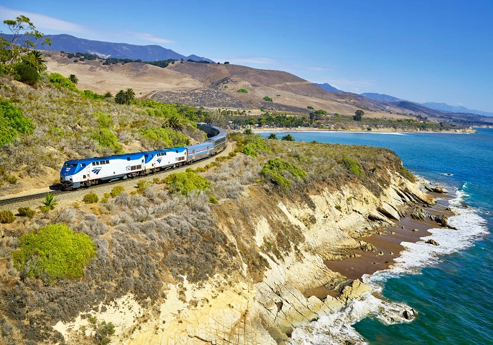Một trong những tuyến đường sắt Amtrak đẹp nhất bờ biển Thái Bình Dương dành cho bạn là Amtrak’s Coast Starlight