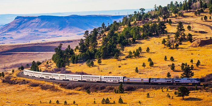 Chạy từ Chicago đến San Francisco, Californua Zephyr là một trong những tuyến đường sắt Amtrak đẹp nhất bờ biển Thái Bình Dương