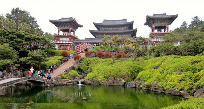 Tham quan Đền Yakcheonsa cùng cẩm nang du lịch đảo Jeju Hàn Quốc