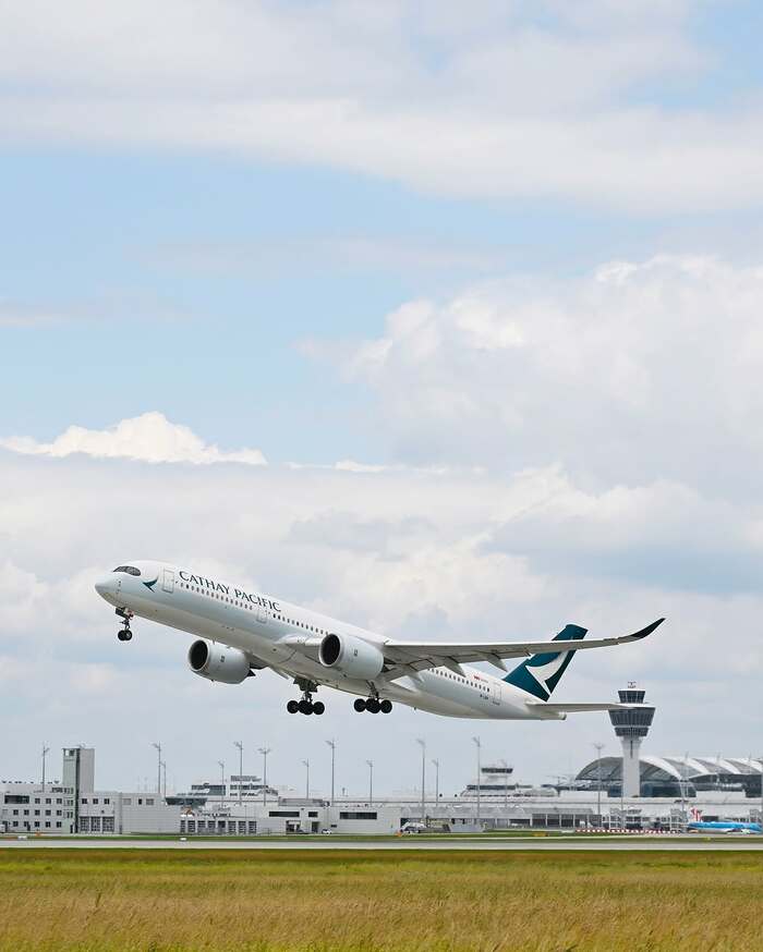 Hãng hàng không Cathay Pacific khai thác chuyến bay đến Bắc Kinh