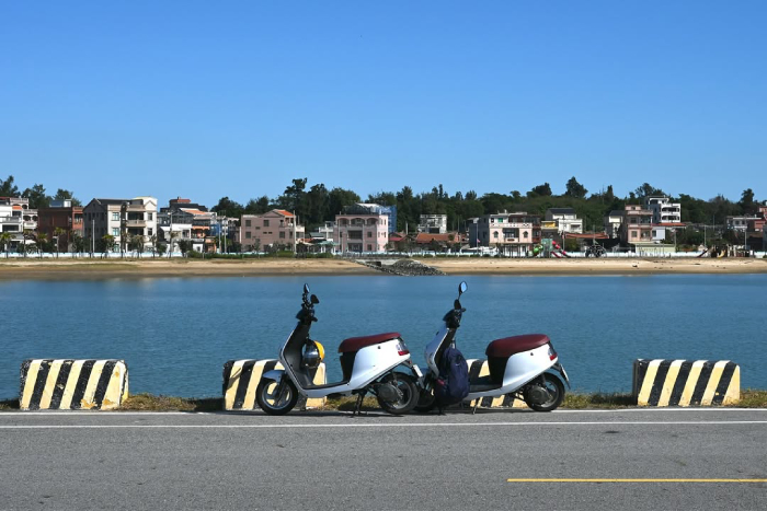 Xe máy là phương tiện được yêu thích của các bạn trẻ khi tới Kim Môn