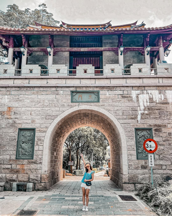 Cổng thành cổ kính giữa nhịp sống hiện đại