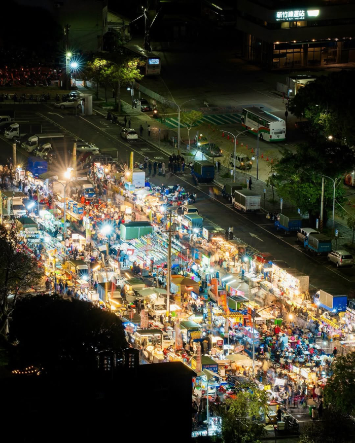 Khu chợ đêm mang đặc trưng của những gánh hàng thời kỳ Nhật chiếm