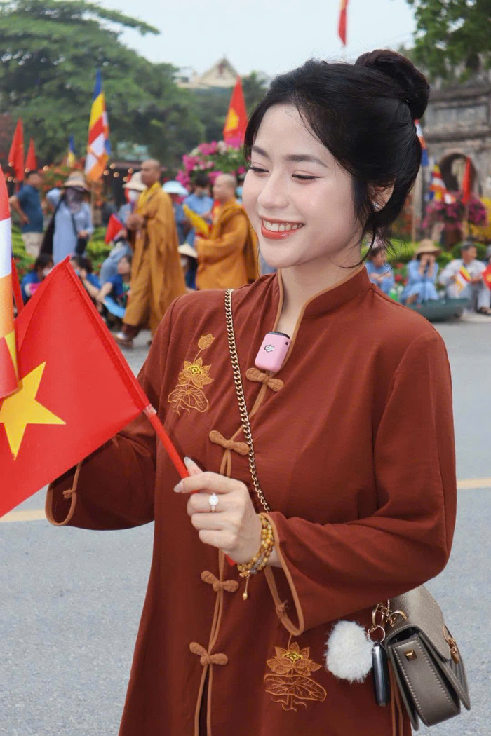 Chùa Chuông Hưng Yên Thái Bình thu hút hàng ngàn người mỗi năm đến chiêm bái