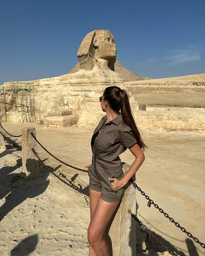 Đi từ trung tâm Cairo bằng taxi hoặc xe công nghệ tới đền thung lũng Khafre Ai Cập