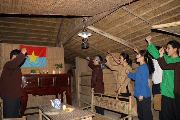 Địa đạo Bến Đình Củ Chi TP HCM - Tham gia tour đem xem biểu diễn