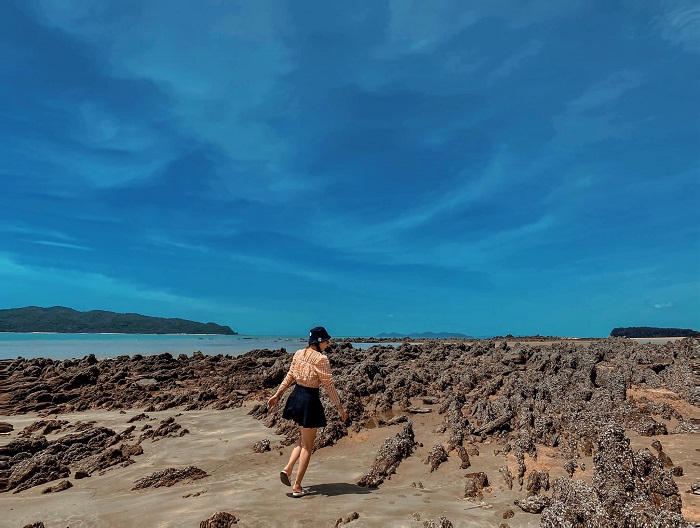 Đảo Cái Chiên là điểm đến nổi bật khi du lịch Hải Hà Quảng Ninh