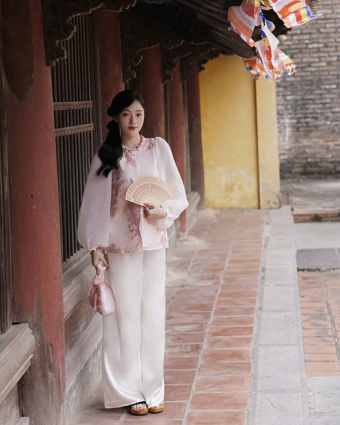 Viếng thăm các ngôi chùa linh thiêng ở Nam Định Ninh Bình - Chùa Lương