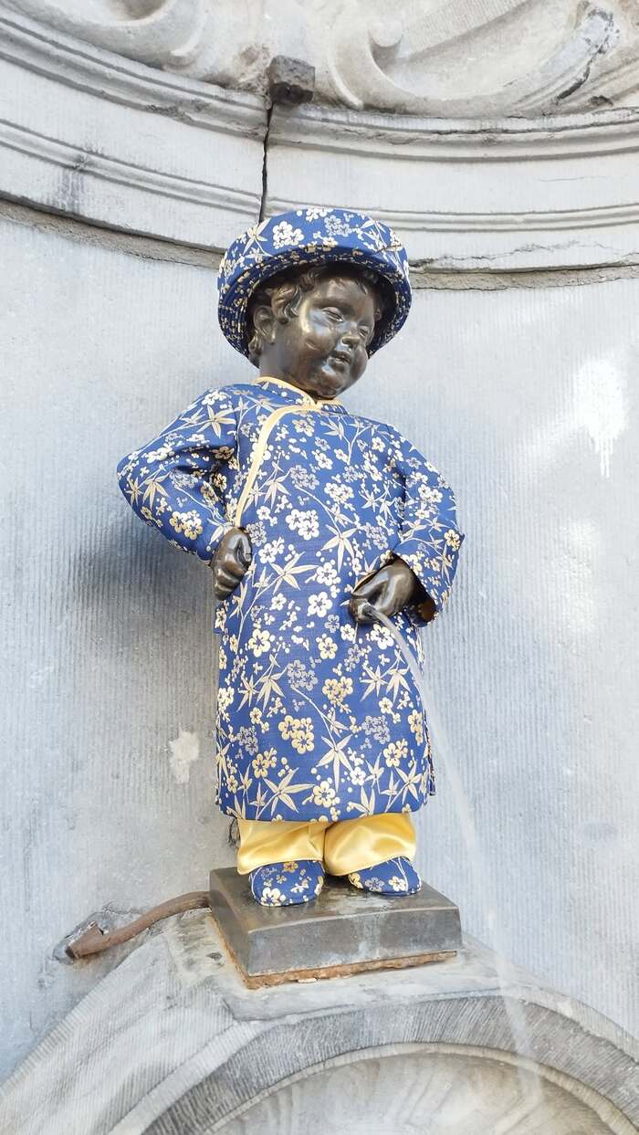  bức tượng đài Manneken Pis Bỉ thay đồ