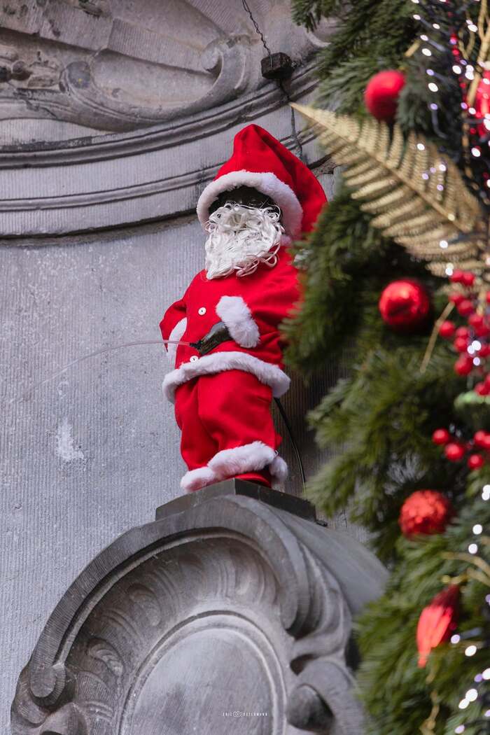  bức tượng đài Manneken Pis Bỉ thay đồ