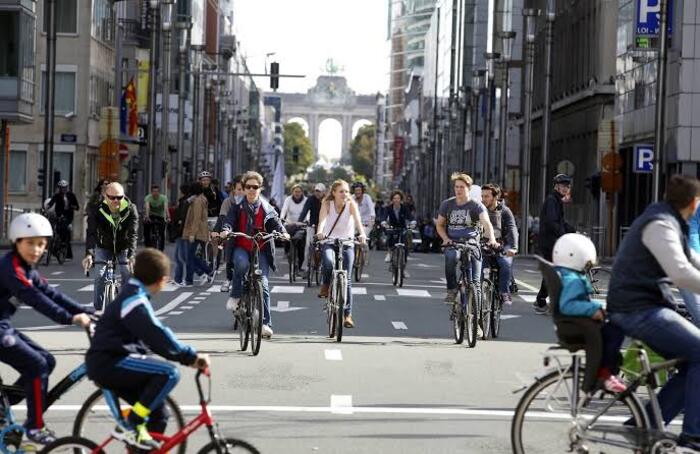 Phương tiện di chuyển đến bức tượng đài Manneken Pis Bỉ là xe đạp