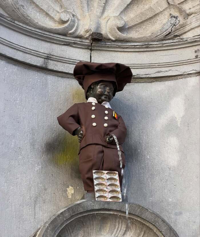  bức tượng đài Manneken Pis Bỉ thay đồ