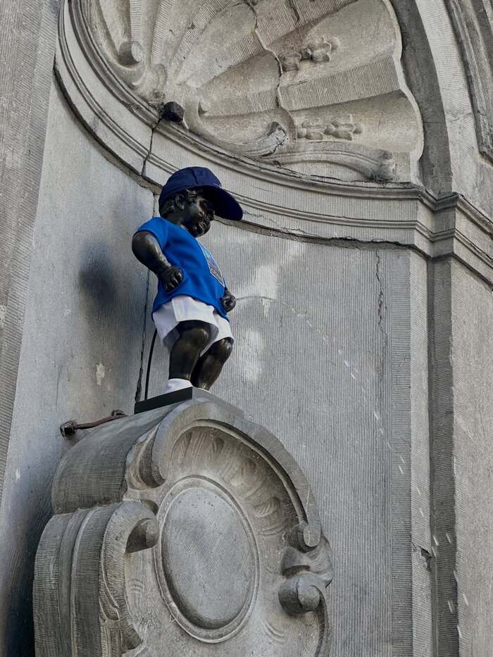 tra thông tin trước nếu bạn muốn xem bức tượng đài Manneken Pis Bỉ 