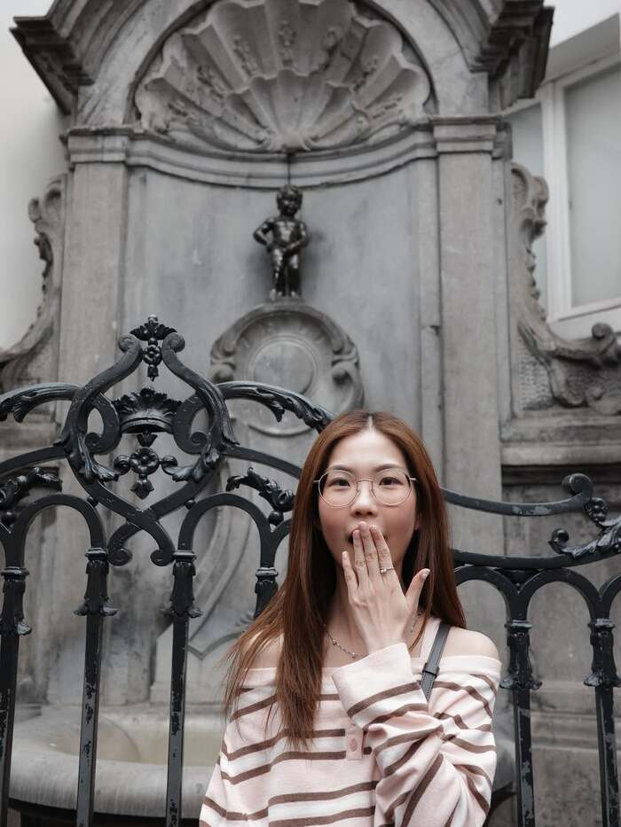  săn ảnh check-in với bức tượng đài Manneken Pis Bỉ