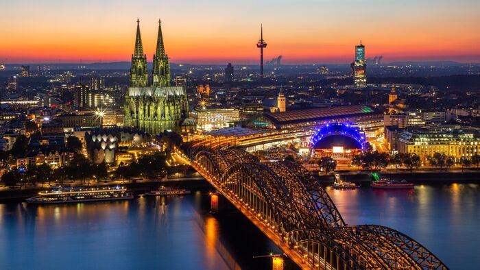 cầu Hohenzollern Đức là biểu tượng lịch sử hơn trăm năm của thành phố Cologne
