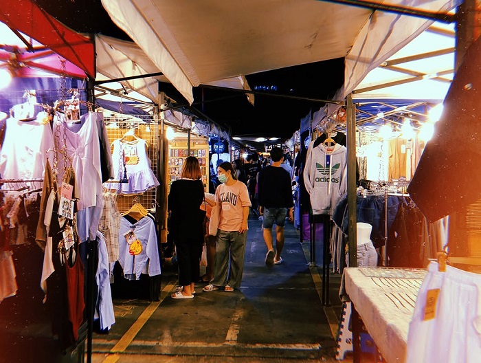 Chợ đêm Talad Rod Fai Thái Lan mang đến trải nghiệm mua sắm đáng nhớ