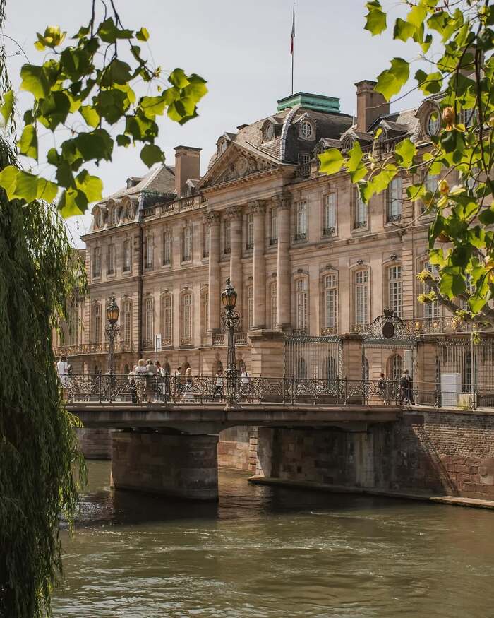 Chiêm ngưỡng vẻ đẹp kiến trúc Baroque của cung điện Rohan Pháp