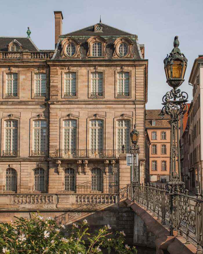 Chiêm ngưỡng vẻ đẹp kiến trúc Baroque của cung điện Rohan Pháp