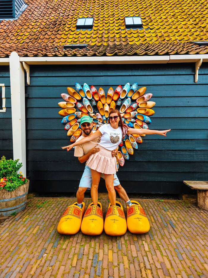 tham quan các xưởng thủ công ở làng Zaanse Schans Hà Lan