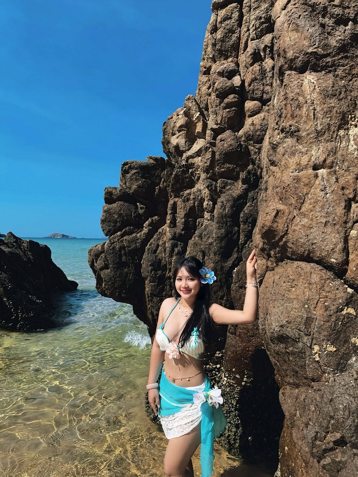 Không thể bỏ qua bikini khi đi biển mặc gì khi đi du lịch Quy Nhơn để chụp ảnh đẹp