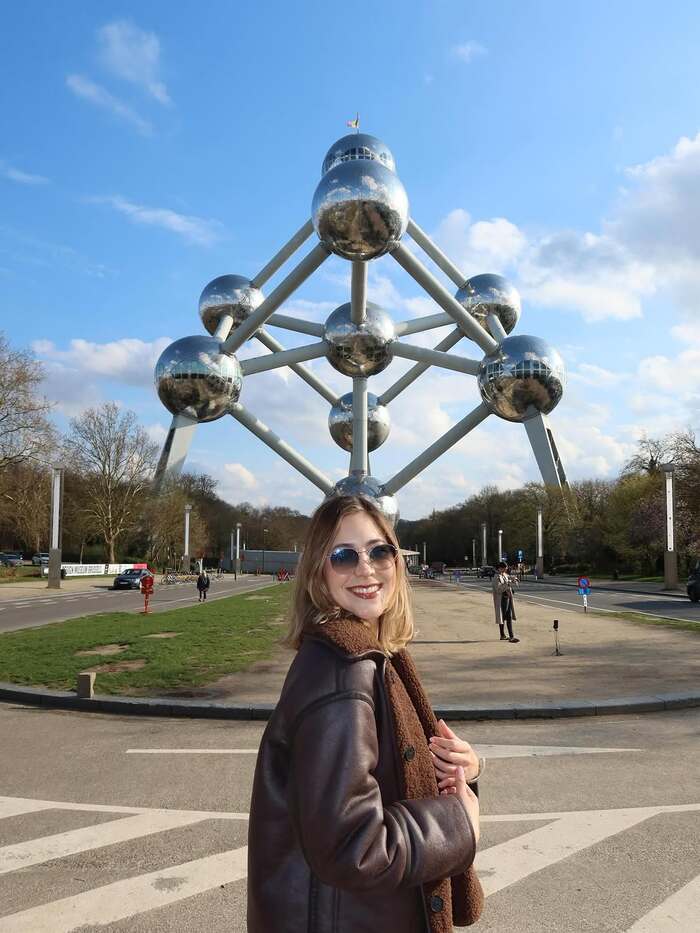 mô hình phân tử Atomium Bỉ thu hút nhiều du khách đến tham quan, check-in