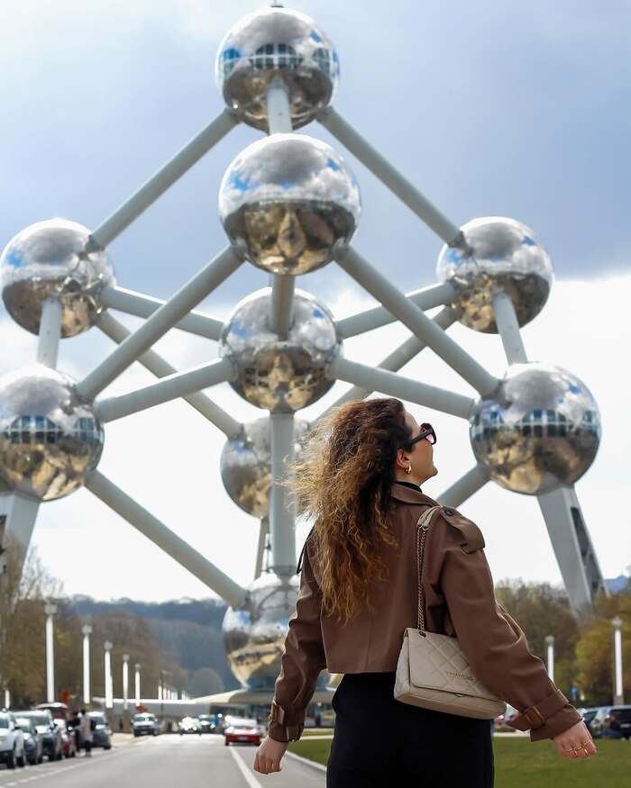mô hình phân tử Atomium Bỉ thu hút nhiều du khách đến tham quan, check-in