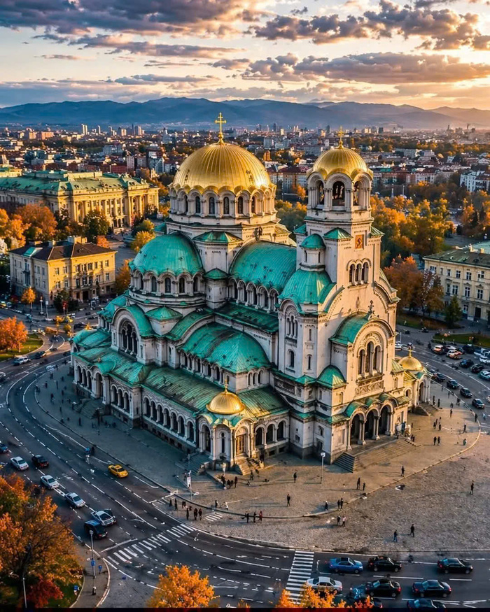 nhà thờ Alexander Nevsky Bulgaria là công trình lịch sử mang tính biểu tượng của thủ đô Sofia